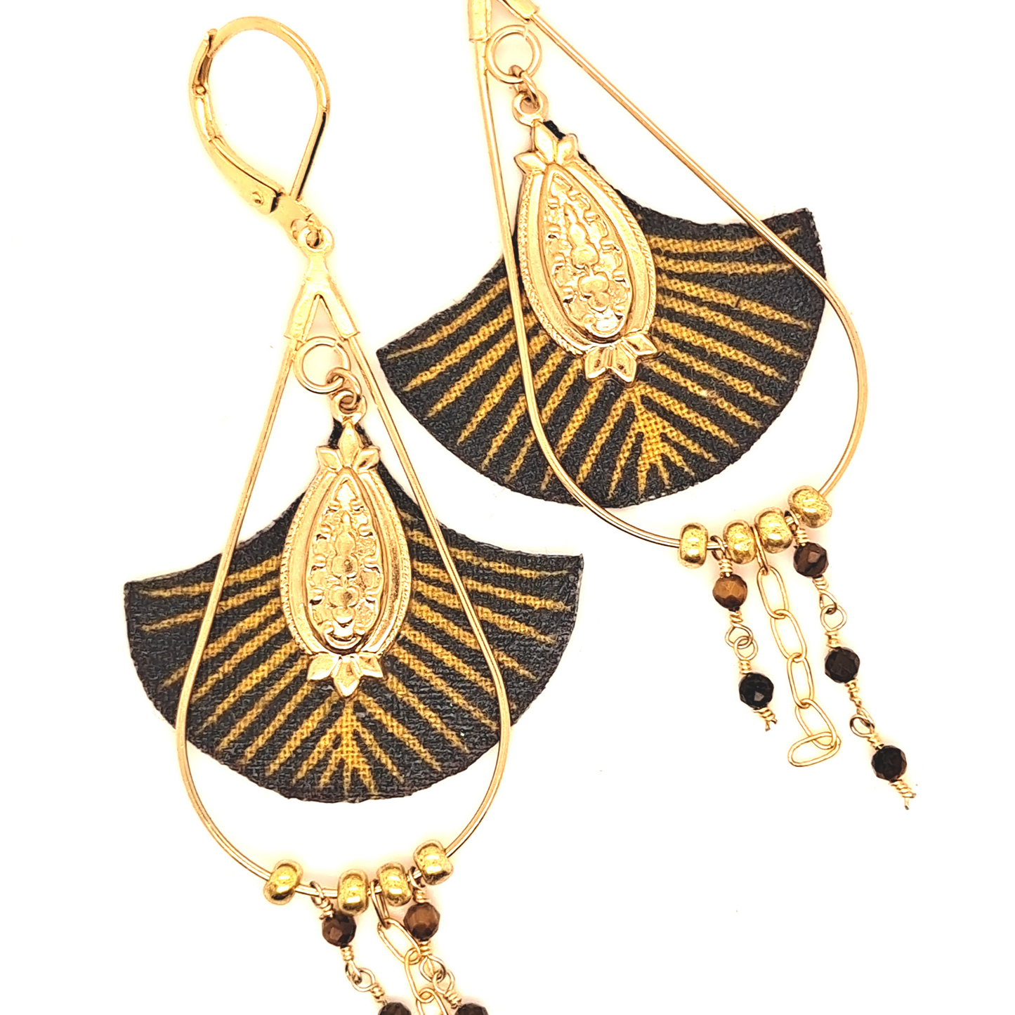 Paris je t'aime - Gold plated tiger's eye dangle earrings