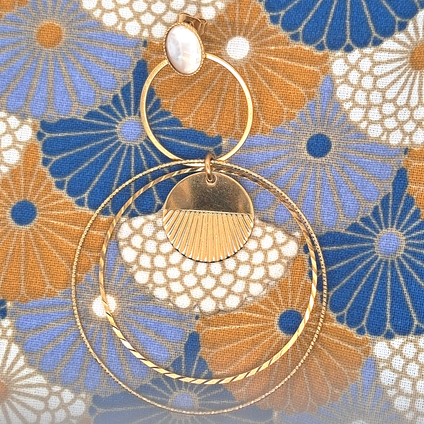 Naïade - Boucles d'oreilles créoles blanche nacre