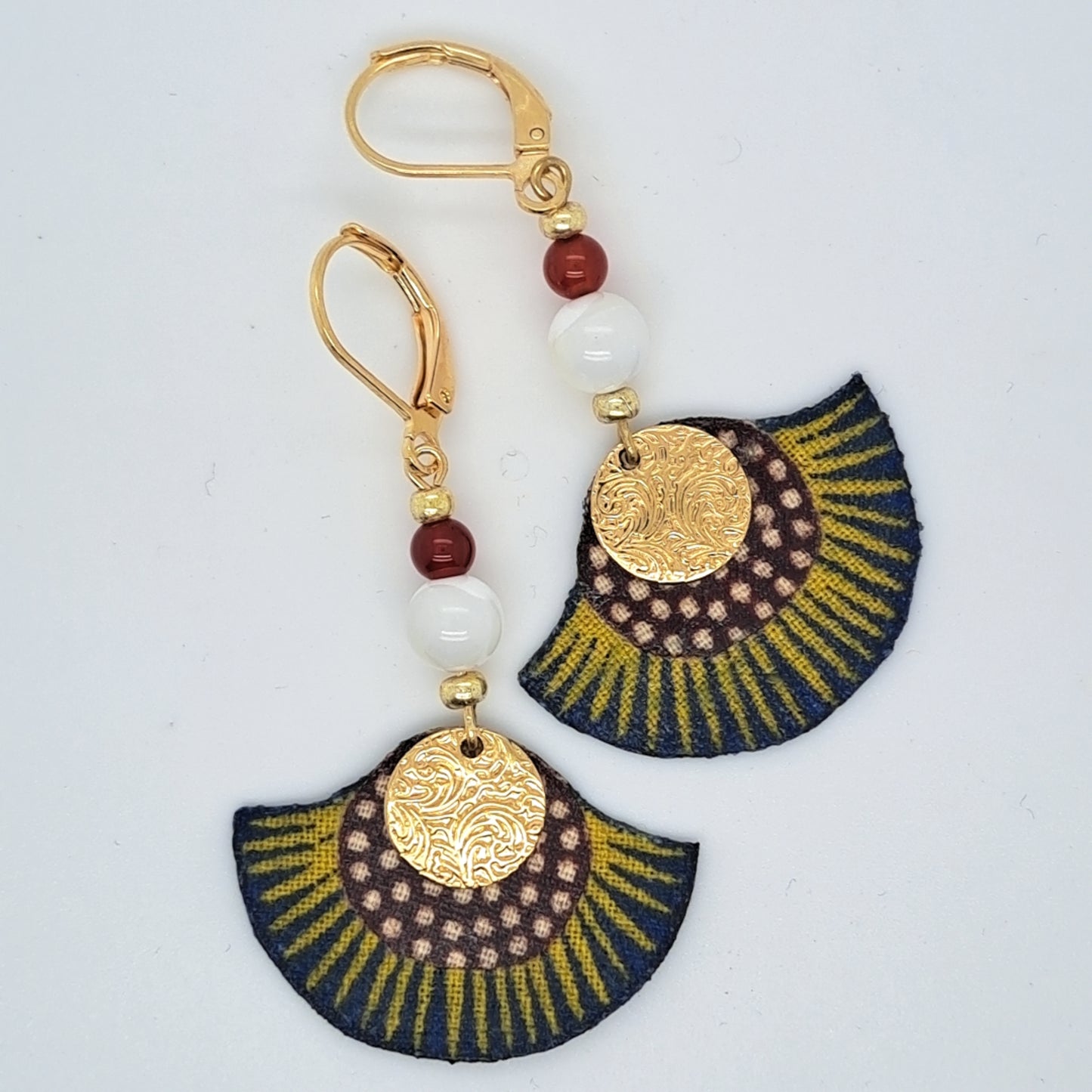 Arizona Dream - Boucles d’oreilles pendantes nacre et cornaline