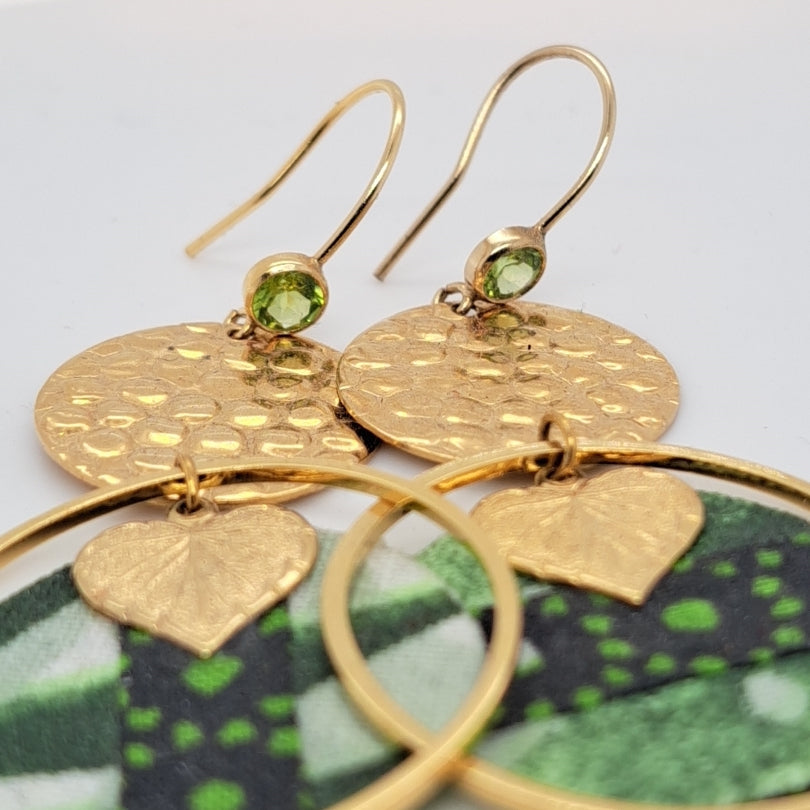 Mentawaï - Boucles d’oreilles vertes pendantes créoles peridot