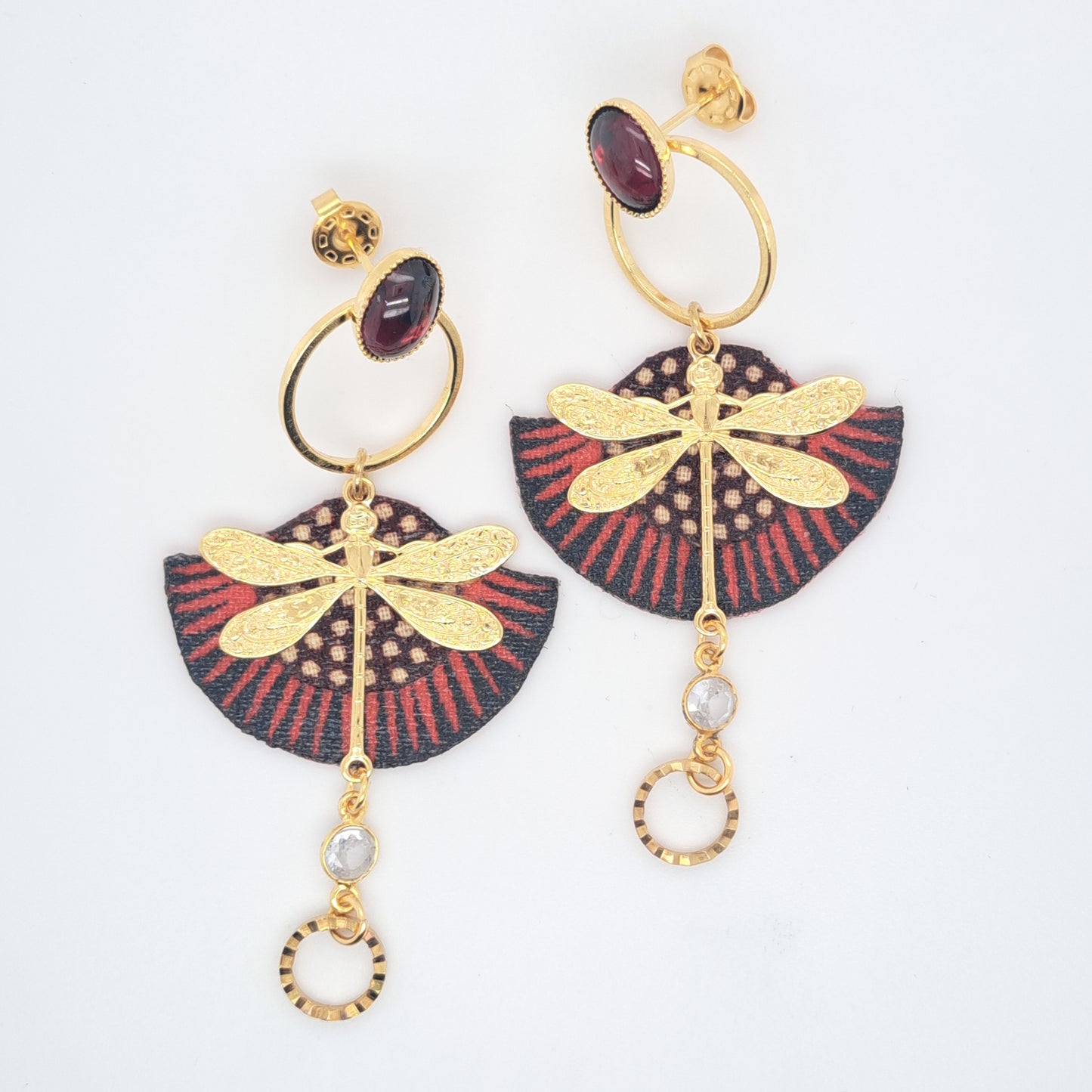 Rouge envol des libellules -Boucles d'oreilles pendantes grenat
