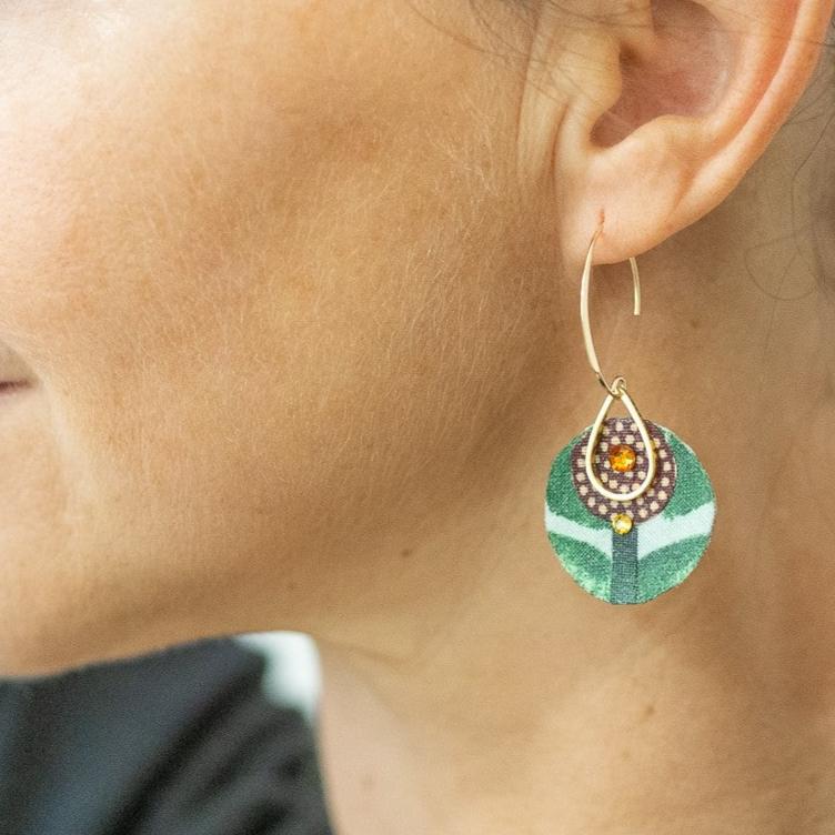 boucles d'oreilles tissu wax vert plaqué or 3 microns Swarovski