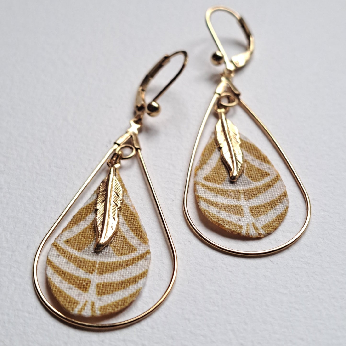 boucles d'oreilles tissu blanc doré plume plaqué or 3 microns créole goutte