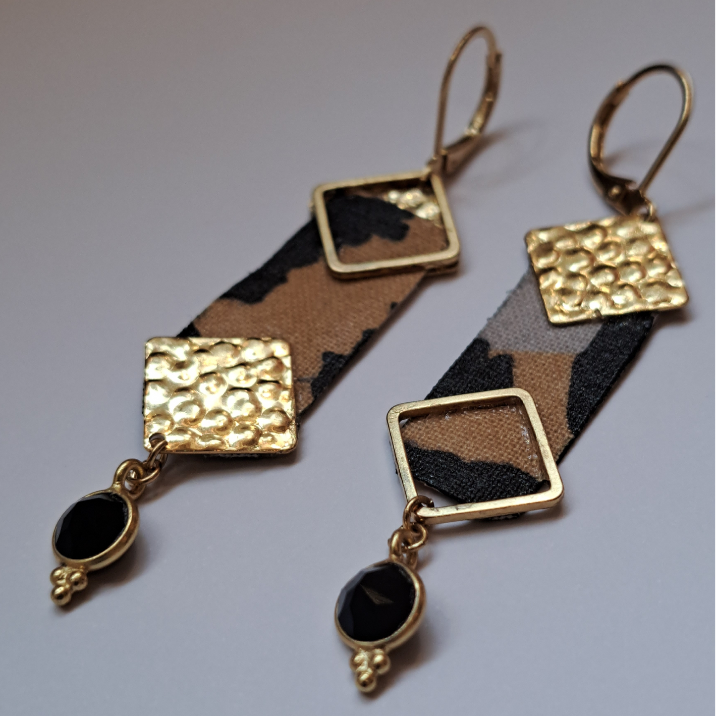 tissu boucles d'oreilles art Déco NYC Manhattan doré agate noire pendantes