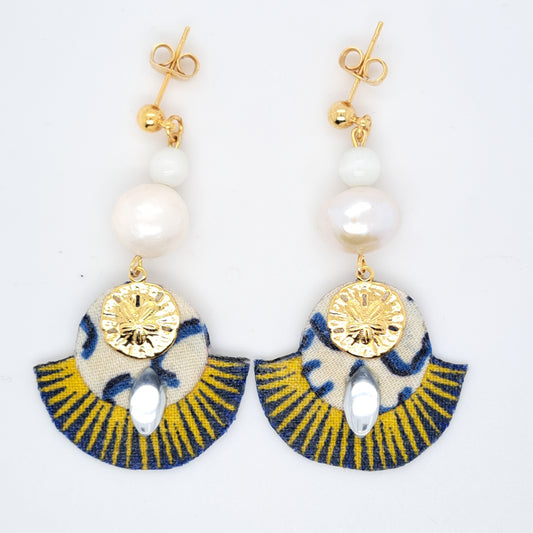 Soufrière - Grey mother-of-pearl hoop earrings