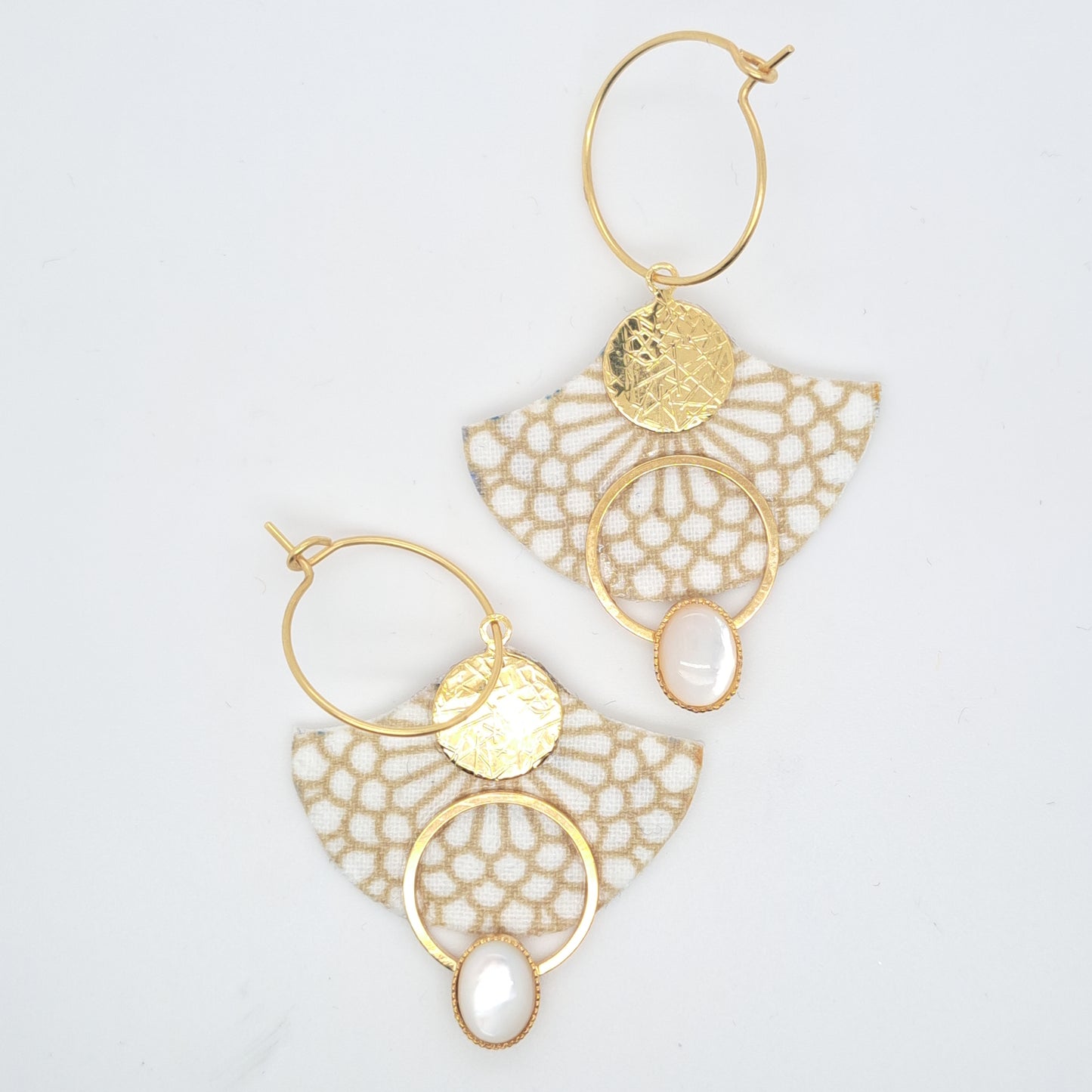 Naïade - أقراط دائرية من عرق اللؤلؤ الأبيض