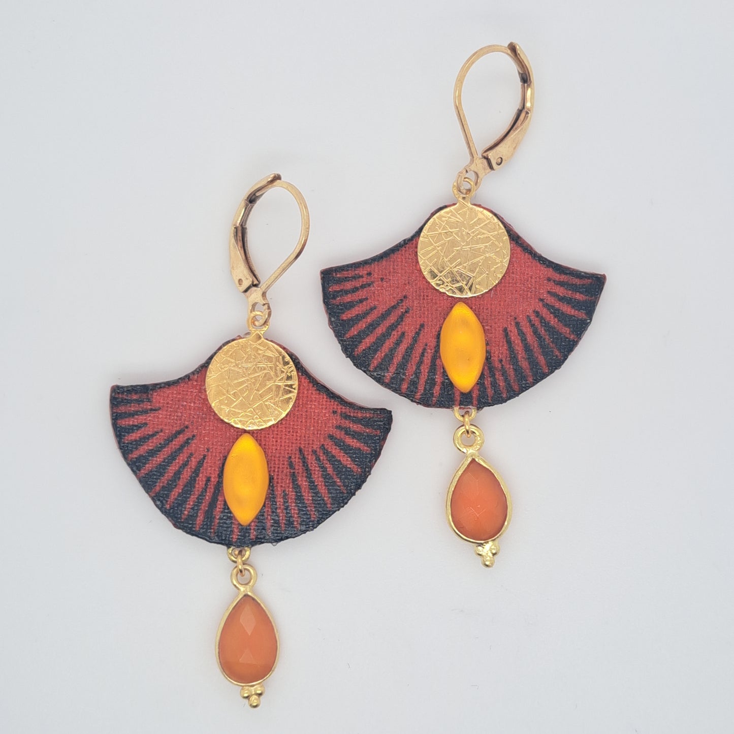 Rouge Flatiron - Boucles d'oreilles pendantes cornaline