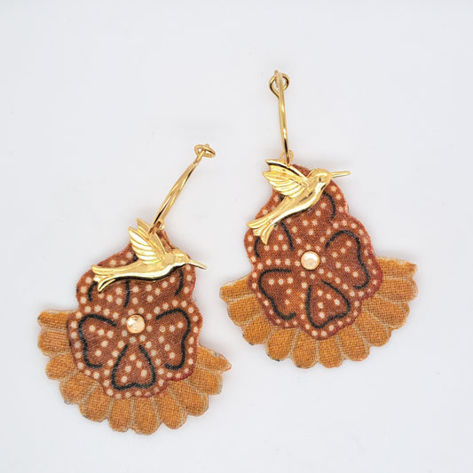 Bali batik III - Boucles d'oreilles pendantes colibri